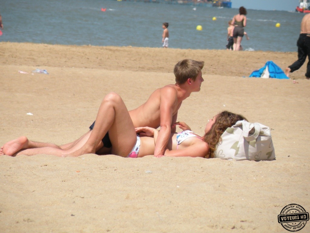Young Couple Fuck at Beach picture