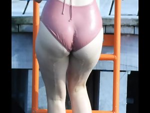 300px x 225px - Cameltoe and hard nipples in dry swimsuit - Voyeurs HD