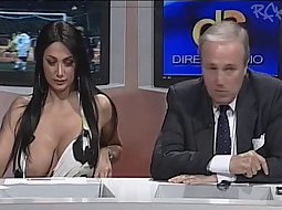 Big Tits Reporter - News reporter shows boobs - Voyeurs HD