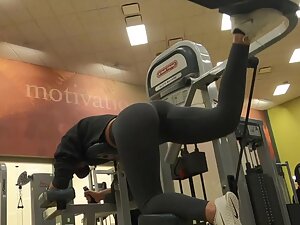 Voyeur Sex At The Gym - Fittest girl caught by a gym voyeur - Voyeurs HD