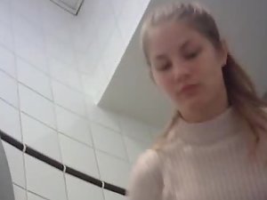 Girls Pissing On Toilet - Pissing Girls - Voyeurs HD