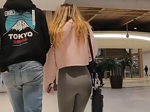 Hottie in grey leggings spotted at the shopping mall