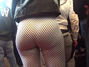 Looking at her perfect ass can make you dizzy